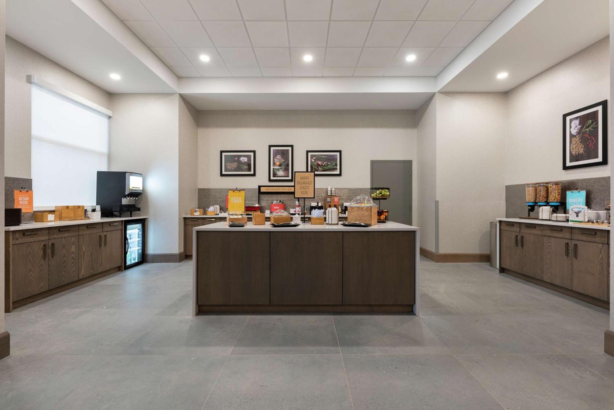 Hampton Inn & Suites Charlottetown Exterior photo